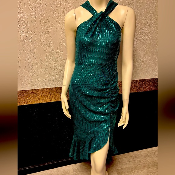 Glamorous In Green - Picture 1 of 1